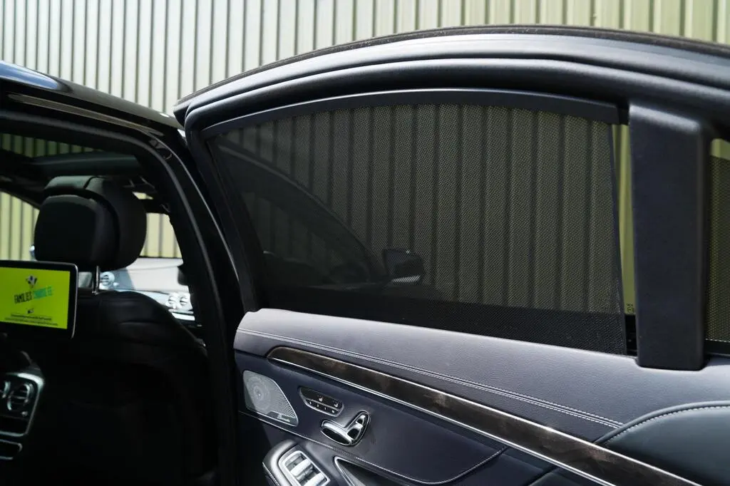 Premium Class rear door with privacy sun shade